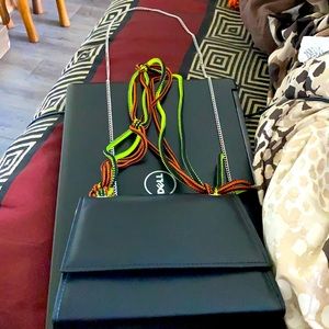 Stylish versatile purse!